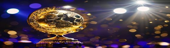 无颜之月荣获2025年度最佳互动叙事作品奖项颁奖现场，金色奖杯在聚光灯下熠熠生辉